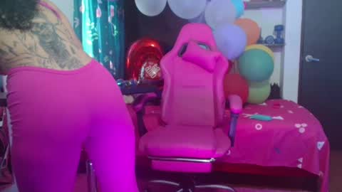 Snapshot of lola_fiery chatting on 09-23-25, 01:25 lola_fiery online show from 09-23-25, 01:25