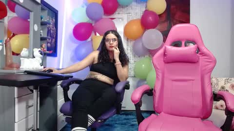 Snapshot of lola_fiery chatting on 09-27-25, 01:27 lola_fiery online show from 09-27-25, 01:27
