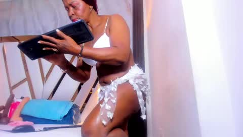 Lola online show from 09-23-25, 11:24