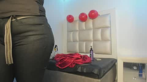 lola_js online show from 06-01-26, 12:07