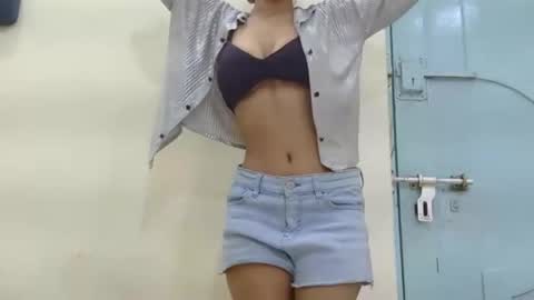 Snapshot of lolaa_darling chatting on 10-13-25, 05:29 lolaa online show from 10-13-25, 05:29