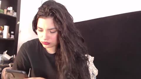 Snapshot of lolaa_staars chatting on 01-26-25, 12:01 lolaa_staars online show from 01-26-25, 12:01