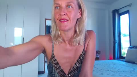Lola online show from 04-09-26, 09:36