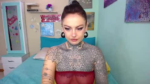 Snapshot of lolabrouse__ chatting on 12-23-24, 07:20 Lola online show from 12-23-24, 07:20