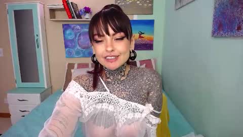 Snapshot of lolabrouse__ chatting on 12-31-24, 08:56 Lola online show from 12-31-24, 08:56
