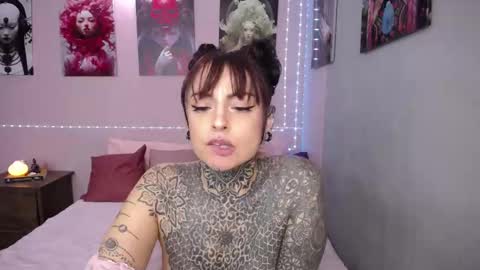 Snapshot of lolabrouse__ chatting on 09-25-25, 05:16 Lola online show from 09-25-25, 05:16