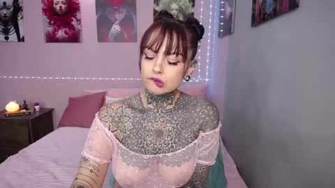 Snapshot of lolabrouse__ chatting on 09-28-25, 07:30 Lola online show from 09-28-25, 07:30