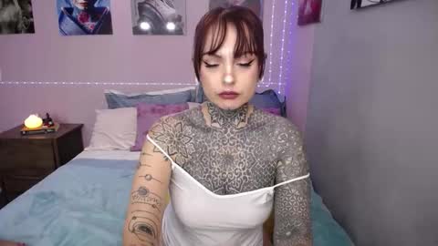 Snapshot of lolabrouse__ chatting on 10-29-25, 05:36 Lola online show from 10-29-25, 05:36