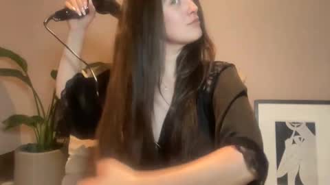 Snapshot of loladom chatting on 10-14-25, 05:25 Frt Pr1ncess online show from 10-14-25, 05:25