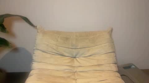 Snapshot of loladom chatting on 10-24-25, 04:20 Frt Pr1ncess online show from 10-24-25, 04:20