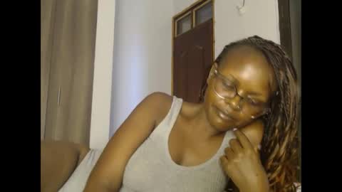 Snapshot of lolamia7 chatting on 02-25-25, 07:42 lolamia7 online show from 02-25-25, 07:42