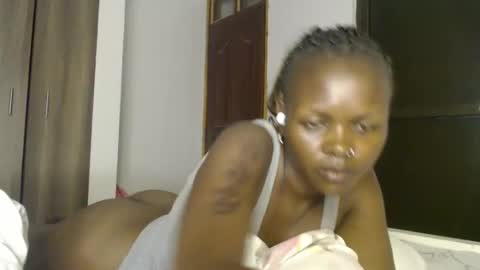 Snapshot of lolamia7 chatting on 03-09-25, 03:27 lolamia7 online show from 03-09-25, 03:27