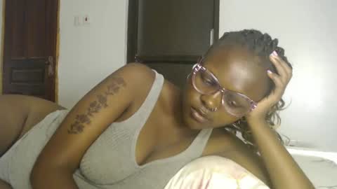 Snapshot of lolamia7 chatting on 03-10-25, 07:10 lolamia7 online show from 03-10-25, 07:10