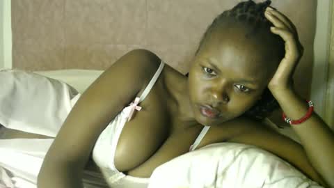 Snapshot of lolamia7 chatting on 09-28-25, 07:25 lolamia7 online show from 09-28-25, 07:25