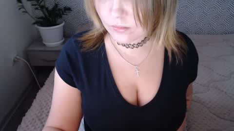 Snapshot of lolamyr chatting on 01-06-25, 10:35 kiss online show from 01-06-25, 10:35