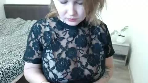 Snapshot of lolamyr chatting on 02-18-26, 10:00 kiss online show from 02-18-26, 10:00