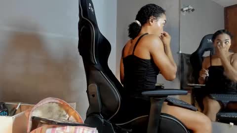 Snapshot of lolareyes1 chatting on 12-05-25, 04:10 lolareyes1 online show from 12-05-25, 04:10