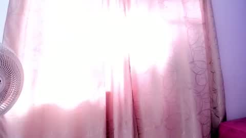 Snapshot of lolasweett_ chatting on 11-22-25, 01:43 lolasweett_ online show from 11-22-25, 01:43