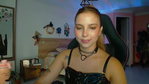 Lola doll online show from 11-12-25, 09:36