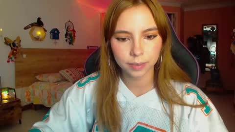 Snapshot of lolaverse chatting on 12-20-25, 08:05 Lola doll online show from 12-20-25, 08:05