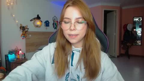 Snapshot of lolaverse chatting on 02-08-26, 06:11 Lola doll online show from 02-08-26, 06:11