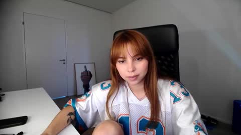 Snapshot of lolaverse chatting on 03-24-26, 01:05 Lola doll online show from 03-24-26, 01:05