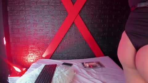 Lola online show from 11-17-25, 11:49