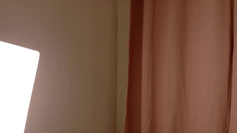 Snapshot of lolayun chatting on 09-17-25, 12:07 Lola online show from 09-17-25, 12:07