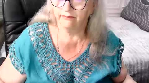 Snapshot of lolkaalyss chatting on 05-10-26, 02:39 LolkaAlyss online show from 05-10-26, 02:39