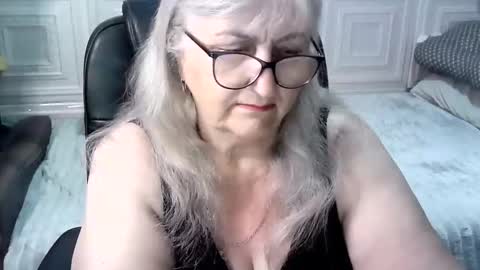Snapshot of lolkaalyss chatting on 05-10-26, 02:44 LolkaAlyss online show from 05-10-26, 02:44