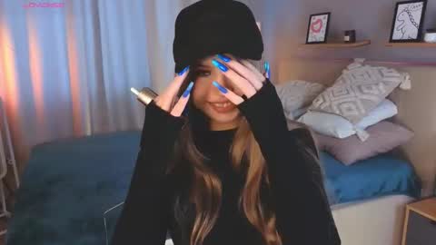 Lola online show from 11-12-25, 08:15