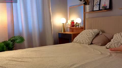 Snapshot of lollastich__ chatting on 05-21-26, 10:44 Lola online show from 05-21-26, 10:44