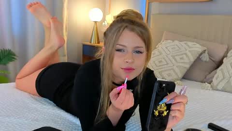 Snapshot of lollastich__ chatting on 05-22-26, 08:10 Lola online show from 05-22-26, 08:10