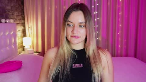 Snapshot of lollidoli__ chatting on 01-17-25, 05:41 Victoria online show from 01-17-25, 05:41