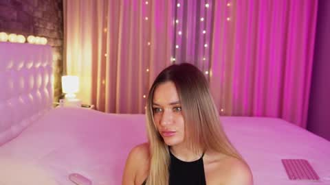 Snapshot of lollidoli__ chatting on 01-22-25, 03:07 Victoria online show from 01-22-25, 03:07