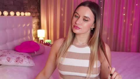 Snapshot of lollidoli__ chatting on 02-12-25, 05:16 Victoria online show from 02-12-25, 05:16