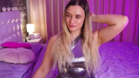 Snapshot of lollidoli__ chatting on 03-07-25, 05:38 Victoria online show from 03-07-25, 05:38