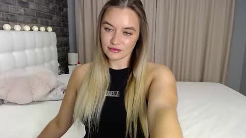 Snapshot of lollidoli__ chatting on 10-03-25, 04:15 Victoria online show from 10-03-25, 04:15