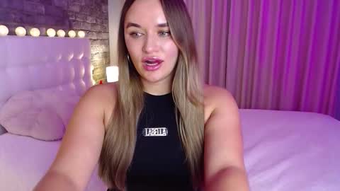 Snapshot of lollidoli__ chatting on 11-21-25, 05:44 Victoria online show from 11-21-25, 05:44