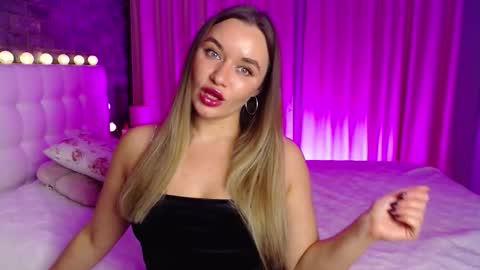 Snapshot of lollidoli__ chatting on 12-14-25, 06:34 Victoria online show from 12-14-25, 06:34