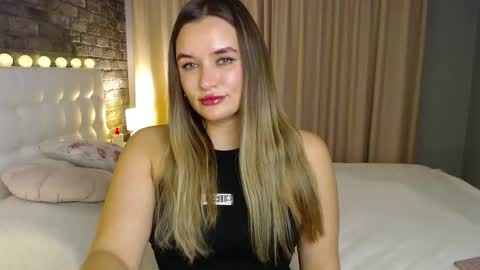 Snapshot of lollidoli__ chatting on 12-20-25, 06:59 Victoria online show from 12-20-25, 06:59