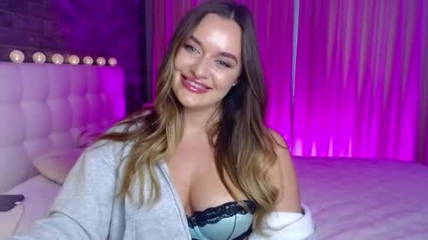 Snapshot of lollidoli__ chatting on 02-15-26, 01:09 Victoria online show from 02-15-26, 01:09