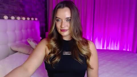 Snapshot of lollidoli__ chatting on 02-17-26, 03:40 Victoria online show from 02-17-26, 03:40