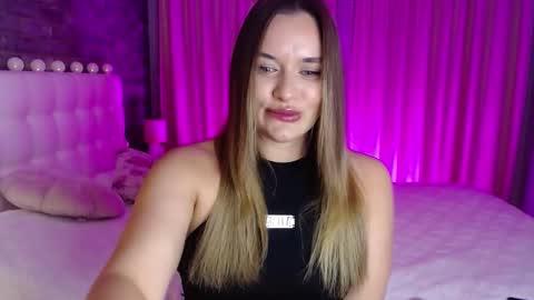 Snapshot of lollidoli__ chatting on 03-08-26, 04:22 Victoria online show from 03-08-26, 04:22