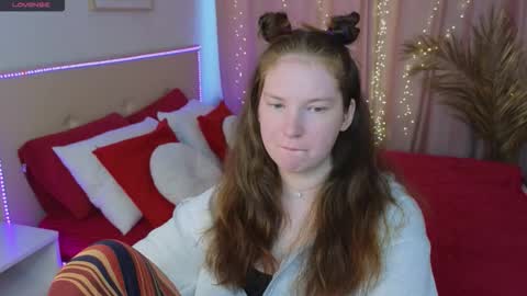 Mona online show from 09-11-25, 01:33