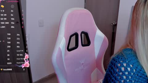 Snapshot of lollypetitte_ chatting on 12-26-24, 01:32 Lolly online show from 12-26-24, 01:32