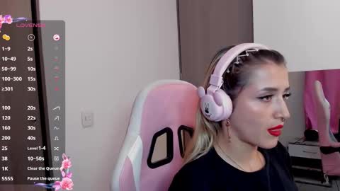 Snapshot of lollypetitte_ chatting on 01-26-25, 03:38 Lolly online show from 01-26-25, 03:38