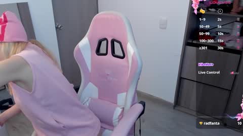 Snapshot of lollypetitte_ chatting on 02-01-25, 01:34 Lolly online show from 02-01-25, 01:34