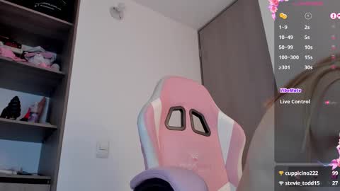 Snapshot of lollypetitte_ chatting on 02-02-25, 04:37 Lolly online show from 02-02-25, 04:37