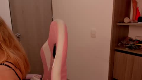 Snapshot of lollypetitte_ chatting on 02-15-25, 02:58 Lolly online show from 02-15-25, 02:58